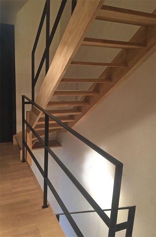 Balustrade traphek horizontaal langs trap en op overloop matzwart