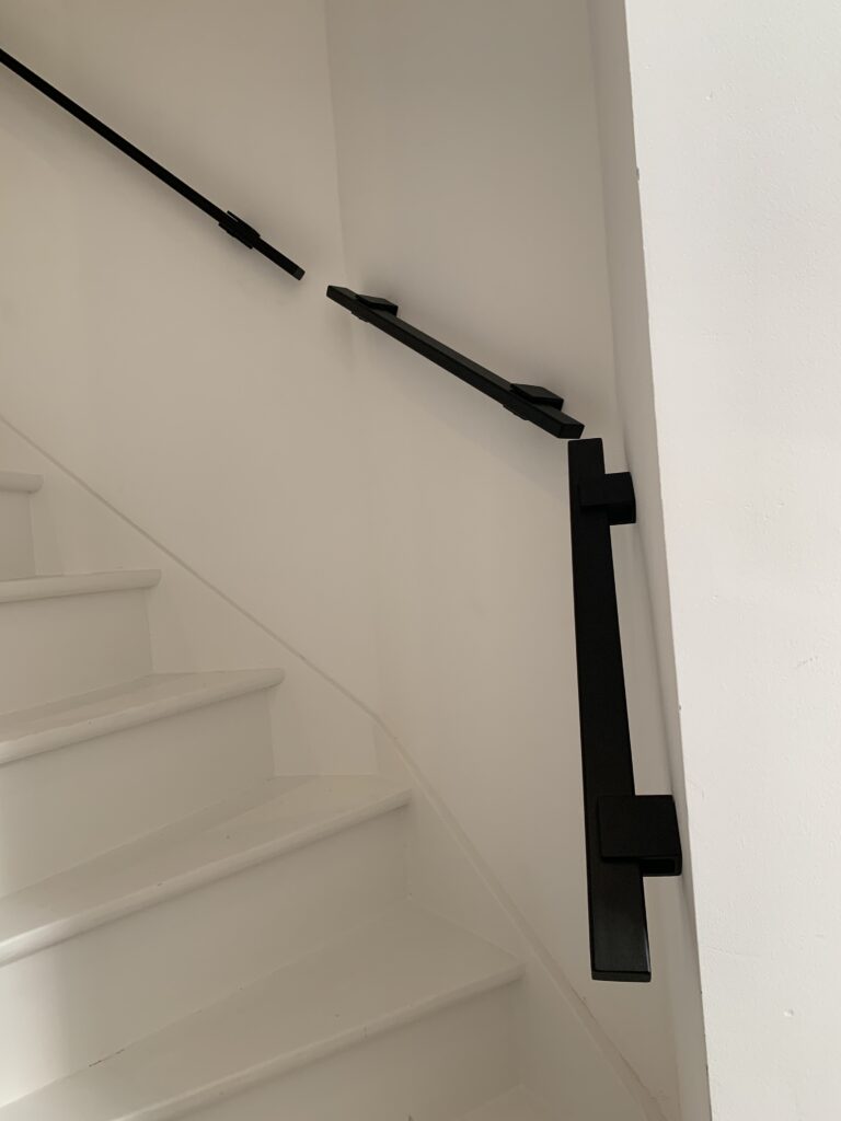 Aaneengesloten stalen trapleuningen op maat gemaakt