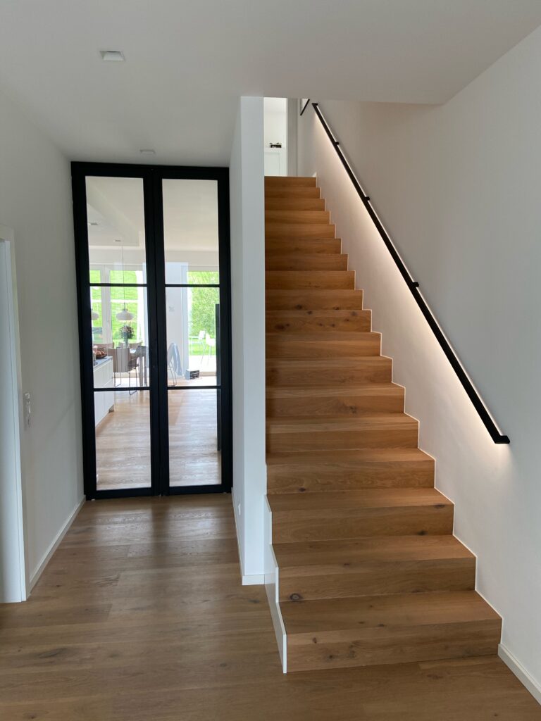 Zwarte stalen design trapleuning met led-verlichting