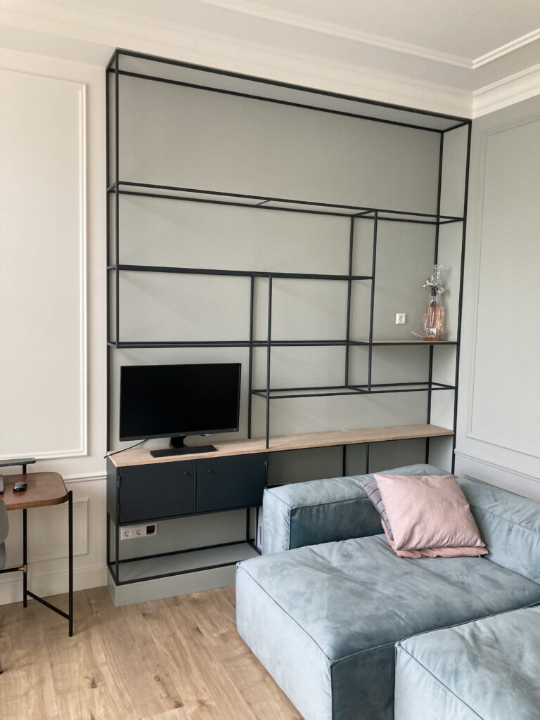 Stalen kast inbouw tussen vloer en plafond