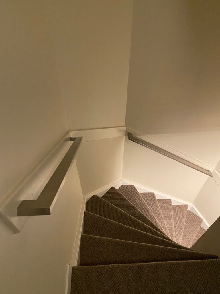 Op maat gemaakte trapleuningen van geborsteld rvs